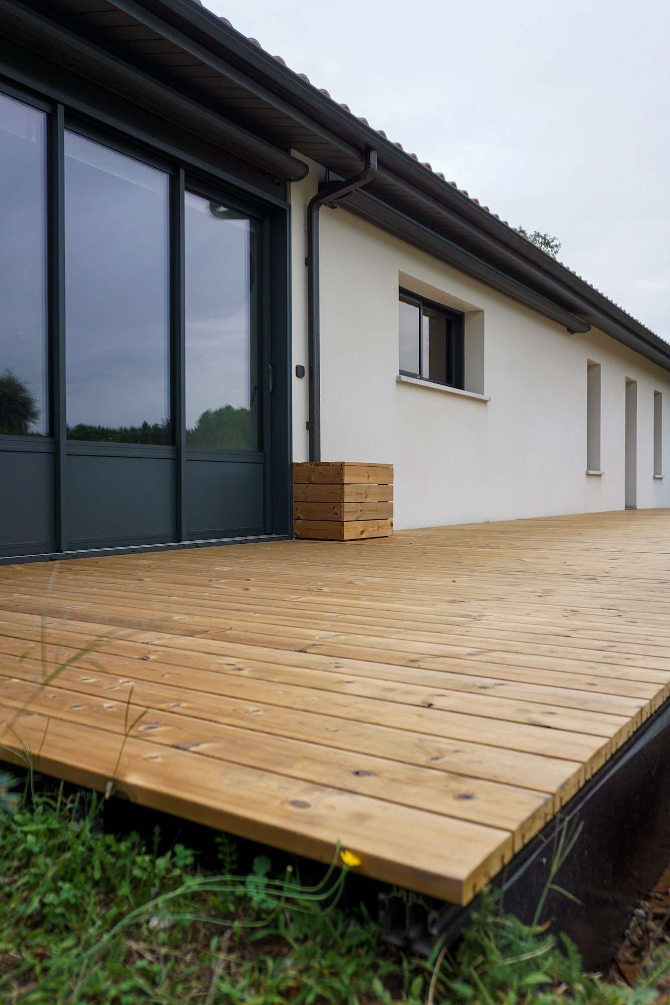 Hydro-terrasse Aqualyo capable de récupérer des miliers de litres d'eau de pluie. 
